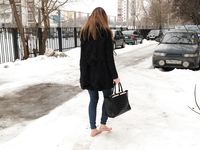 Feet - Natalia A - 2016-10-25 Barefoot on the snow