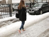 Feet - Natalia A - 2016-10-25 Barefoot on the snow