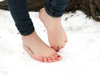 Feet - Natalia A - 2016-10-25 Barefoot on the snow