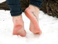 Feet - Natalia A - 2016-10-25 Barefoot on the snow