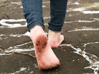 Feet - Natalia A - 2016-10-25 Barefoot on the snow