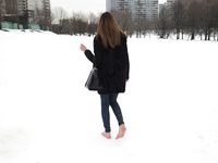 Feet - Natalia A - 2016-10-25 Barefoot on the snow