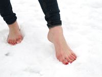 Feet - Natalia A - 2016-10-25 Barefoot on the snow