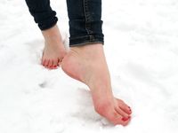 Feet - Natalia A - 2016-10-25 Barefoot on the snow