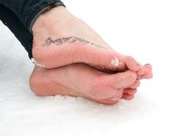 Feet - Natalia A - 2016-10-25 Barefoot on the snow