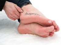 Feet - Natalia A - 2016-10-25 Barefoot on the snow