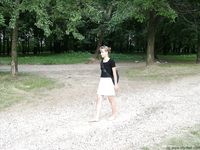 Feet - Natasha - 2004-01-04 Barefoot on the gravel