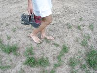 Feet - Natasha - 2004-01-04 Barefoot on the gravel