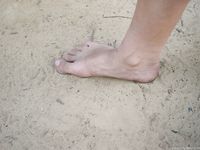 Feet - Natasha - 2004-01-04 Barefoot on the gravel