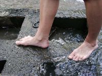 Feet - Natasha - 2004-01-04 Barefoot on the gravel