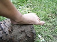 Feet - Natasha - 2004-01-04 Barefoot on the gravel