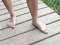 Feet - Natasha - 2004-01-04 Barefoot on the gravel