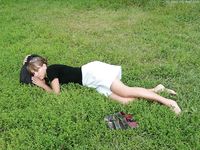 Feet - Natasha - 2004-01-04 Barefoot on the gravel