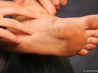 Feet - Natasha A + Luba - 2006-11-08 Tempted to a barefoot walk