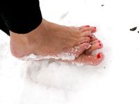 Feet - Natasha D - 2011-03-27 December barefoot challenge
