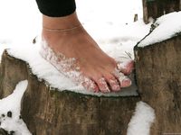 Feet - Natasha D - 2011-03-27 December barefoot challenge