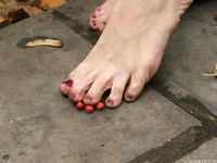 Feet - Natasha F - 2011-10-05 Barefoot in October