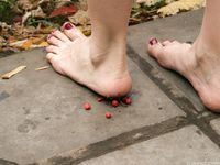 Feet - Natasha F - 2011-10-05 Barefoot in October