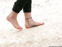 Feet - Natasha G - 2012-11-18 Barefoot in cold weather