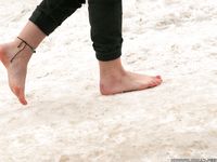 Feet - Natasha G - 2012-11-18 Barefoot in cold weather