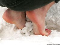 Feet - Natasha G - 2012-11-18 Barefoot in cold weather