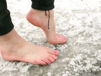 Feet - Natasha G - 2012-11-18 Barefoot in cold weather