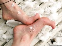 Feet - Natasha G - 2012-11-18 Barefoot in cold weather