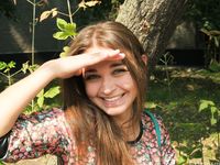 Feet - Natasha H - 2016-11-03 A joyful barefoot beauty