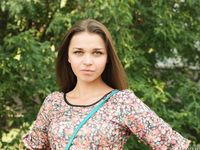 Feet - Natasha H - 2016-11-03 A joyful barefoot beauty