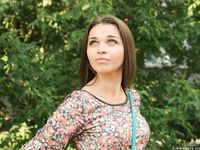 Feet - Natasha H - 2016-11-03 A joyful barefoot beauty