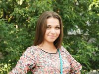 Feet - Natasha H - 2016-11-03 A joyful barefoot beauty