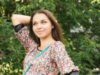 Feet - Natasha H - 2016-11-03 A joyful barefoot beauty