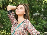 Feet - Natasha H - 2016-11-03 A joyful barefoot beauty