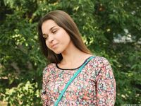 Feet - Natasha H - 2016-11-03 A joyful barefoot beauty