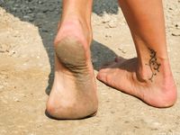 Feet - Natasha H - 2016-11-03 A joyful barefoot beauty