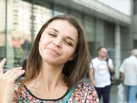 Feet - Natasha H - 2016-11-03 A joyful barefoot beauty