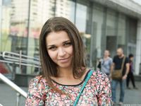 Feet - Natasha H - 2016-11-03 A joyful barefoot beauty