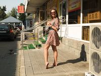 Feet - Natasha H - 2016-11-03 A joyful barefoot beauty