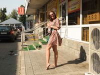 Feet - Natasha H - 2016-11-03 A joyful barefoot beauty