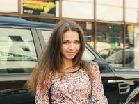 Feet - Natasha H - 2016-11-03 A joyful barefoot beauty