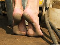 Feet - Natasha H - 2016-11-03 A joyful barefoot beauty