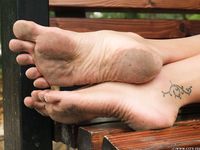 Feet - Natasha H - 2017-11-08 Cool weather barefoot walk