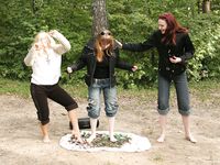 Feet - Nina + Anna Taradanova + Unknown girl - 2007-05-03 Extremal summer day