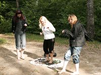 Feet - Nina + Anna Taradanova + Unknown girl - 2007-05-03 Extremal summer day