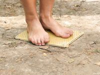 Feet - Nina + Anna Taradanova + Unknown girl - 2007-05-03 Extremal summer day