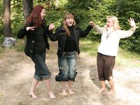 Feet - Nina + Anna Taradanova + Unknown girl - 2007-05-03 Extremal summer day