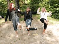 Feet - Nina + Anna Taradanova + Unknown girl - 2007-05-03 Extremal summer day
