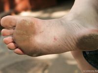 Feet - Nina - 2006-12-27 Red-haired barefoot girl