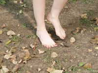 Feet - Nina - 2006-12-27 Red-haired barefoot girl