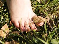Feet - Nina - 2006-12-27 Red-haired barefoot girl